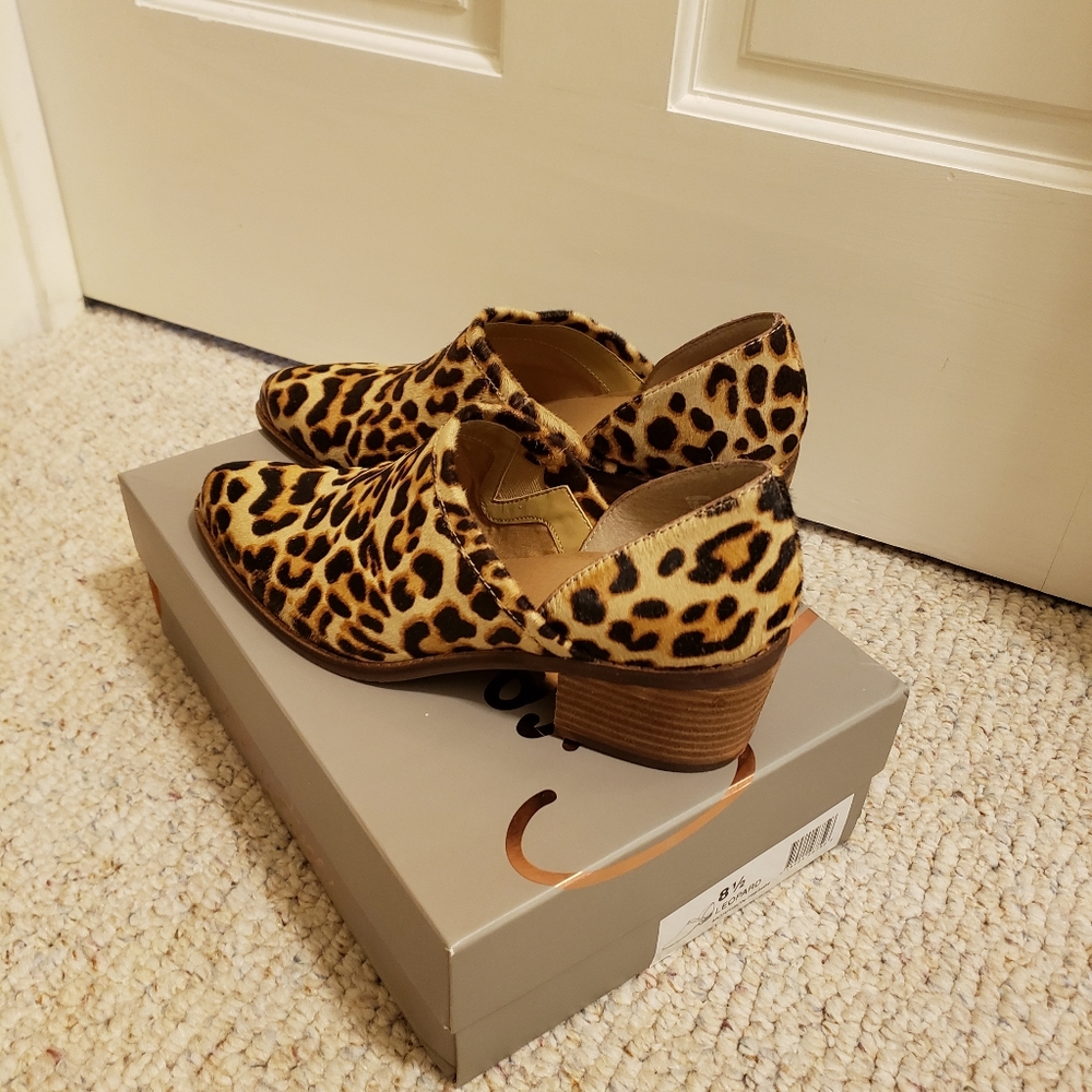 Crown vintage leopard shoes/booties